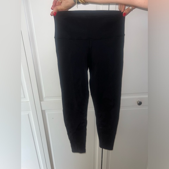 Alo Yoga 7/8 High-Waist  Airbrush Black Leggings Size Medium - Picture 3 of 11